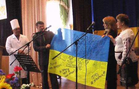 «Молюсь за тебе, Україно». Благодійницький концерт колективів художньої самодіяльності освітян та школярів Жмеринського району.